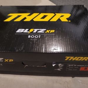 Thor Blitz XP Boot Size 8 Black/White